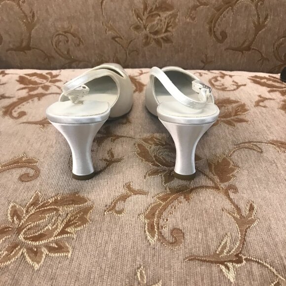 Dye-Able White Embroidered Roses Satin Slingback, Formal Pump Dress Shoe Wedding - Picture 14 of 15